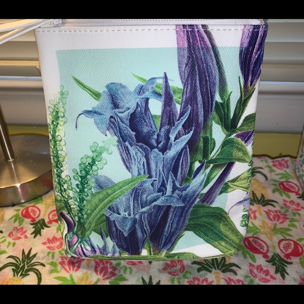 Darphin zippered pouch